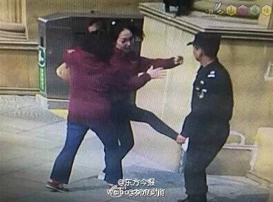 人大代表法庭殴打律师 被暂停职务并罚款1万元