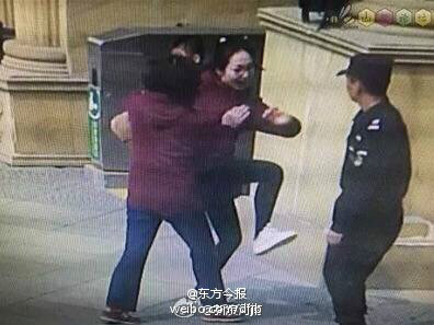 人大代表法庭殴打律师 被暂停职务并罚款1万元