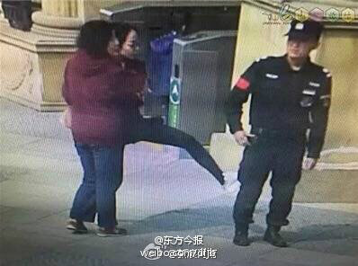 人大代表法庭殴打律师 被暂停职务并罚款1万元